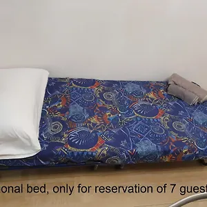Your Lovely Home, Porta Venezia-1 Queen Bed, 3 Single Beds, 1 Sofa Bed- Apartamento